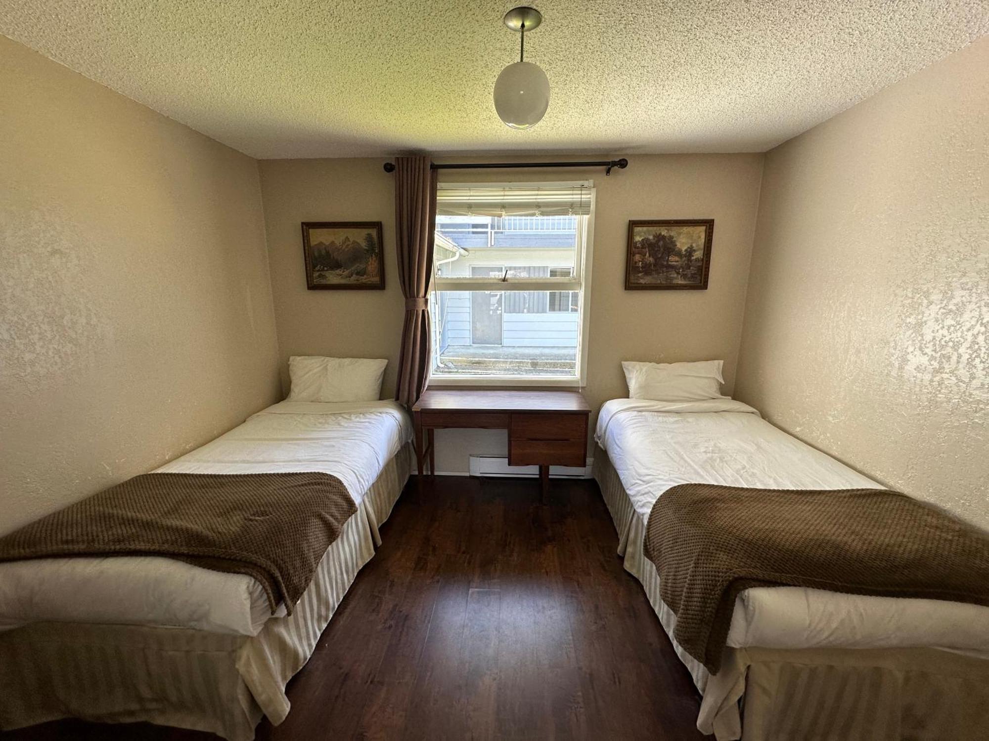 Island West Resort-Motel Юклулет Экстерьер фото