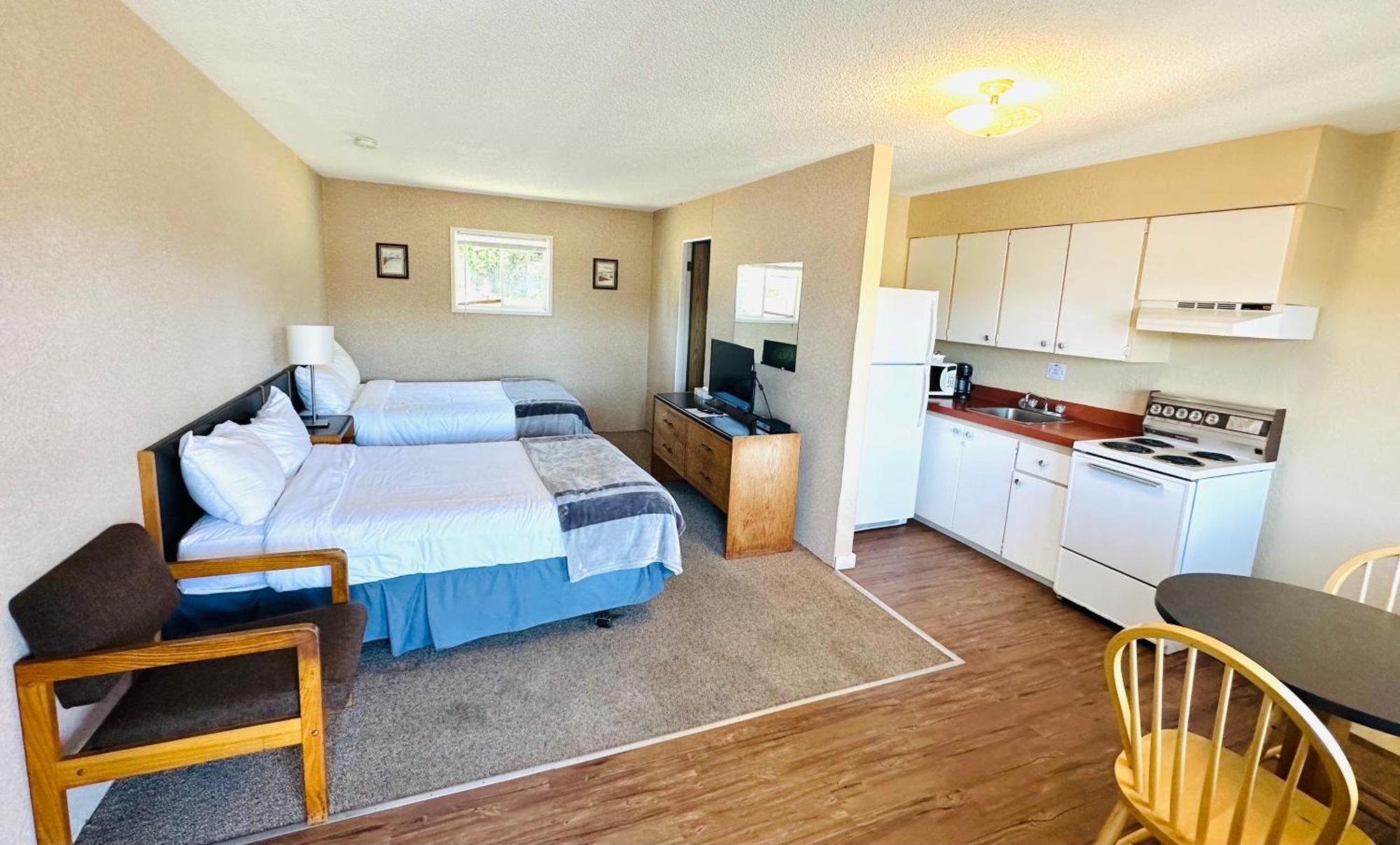 Island West Resort-Motel Юклулет Номер фото